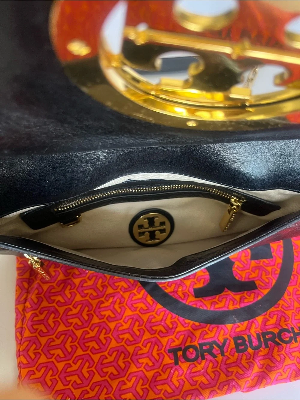 Like New w/tag: Tory Burch Logo Clutch Leather Bag